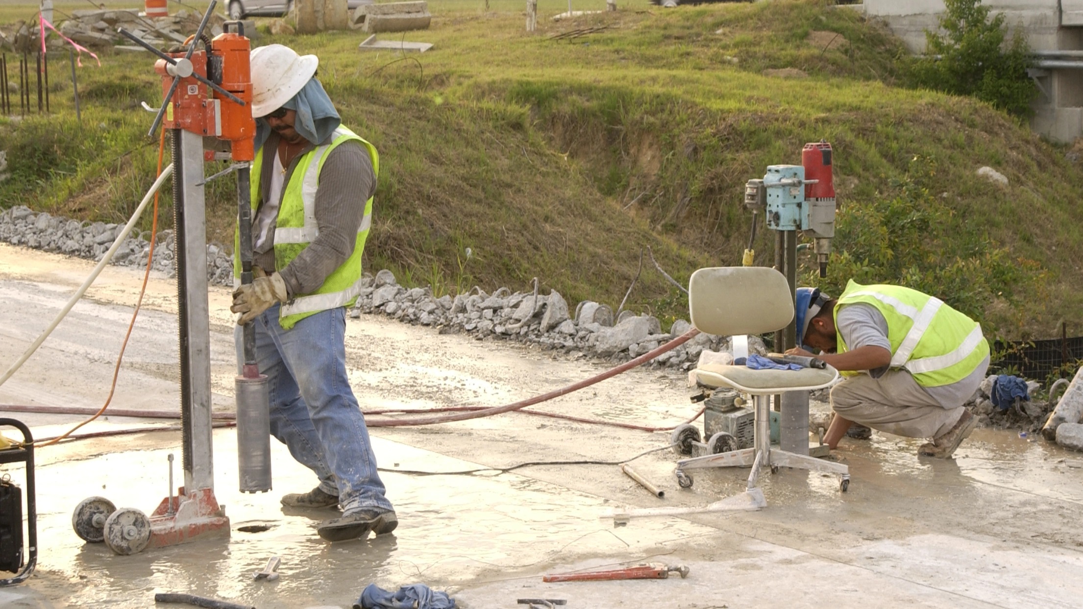 چرا کرگیری آسفالت در پروژه‌های راه‌سازی ضروری است