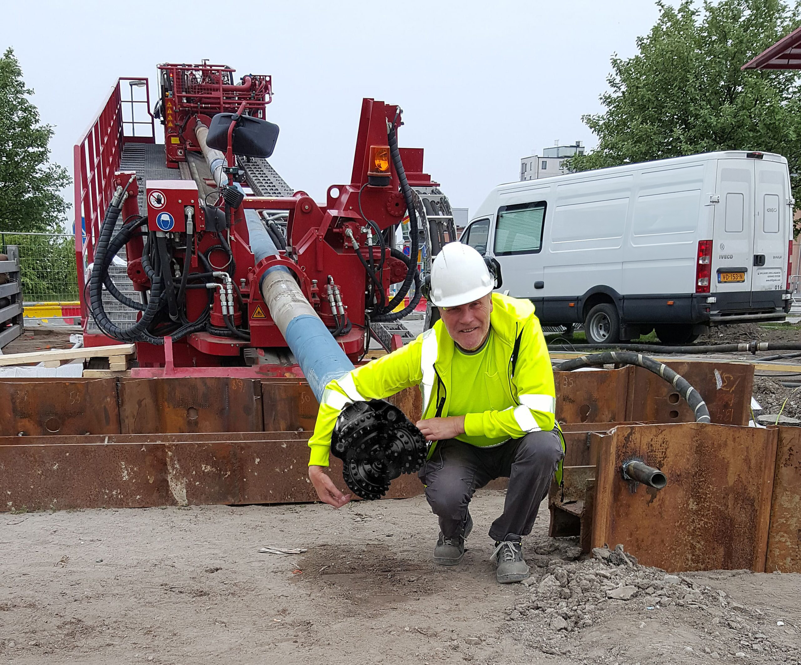 کرگیری برای نصب داکت مخابراتی