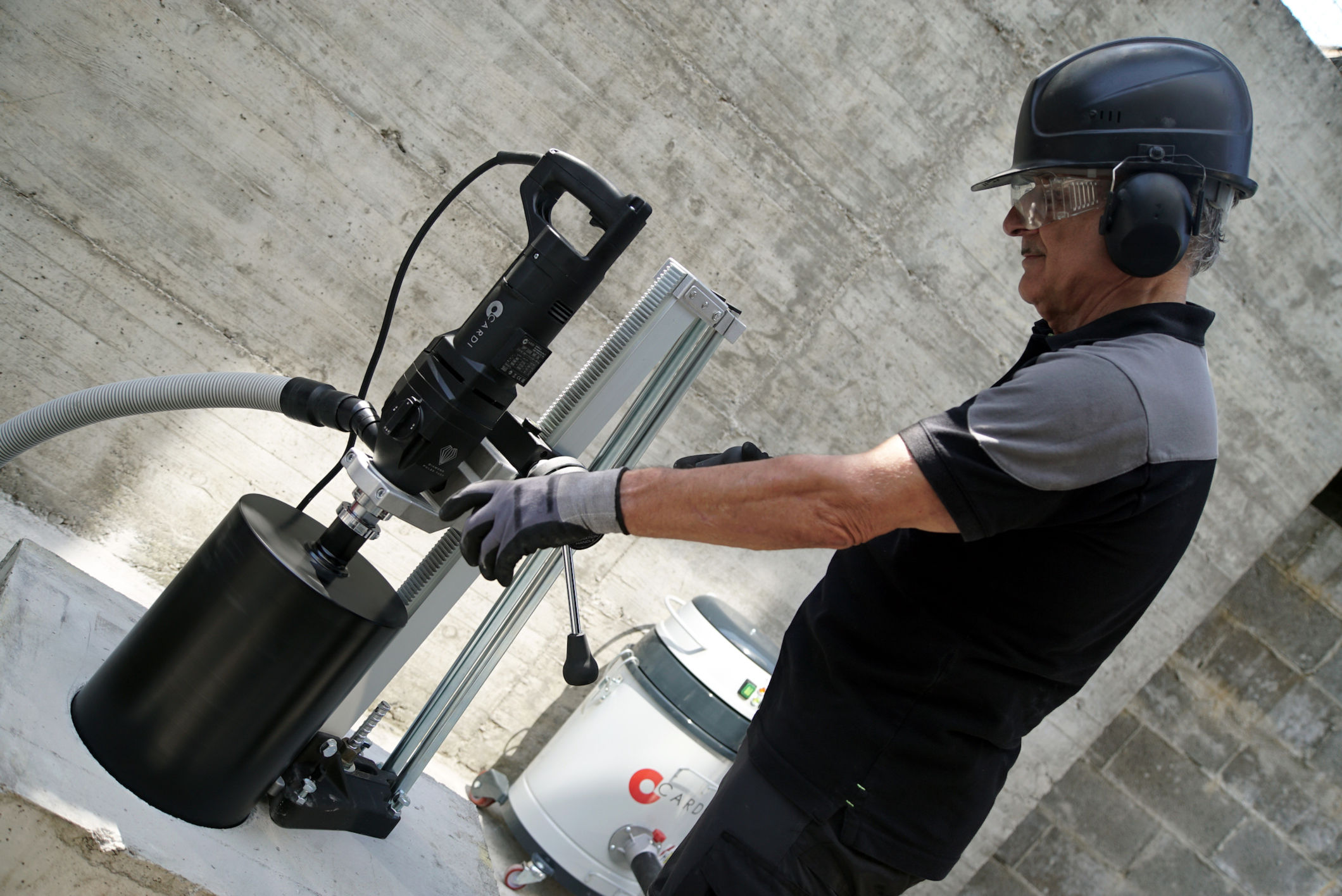 کرگیری بتن دیوار