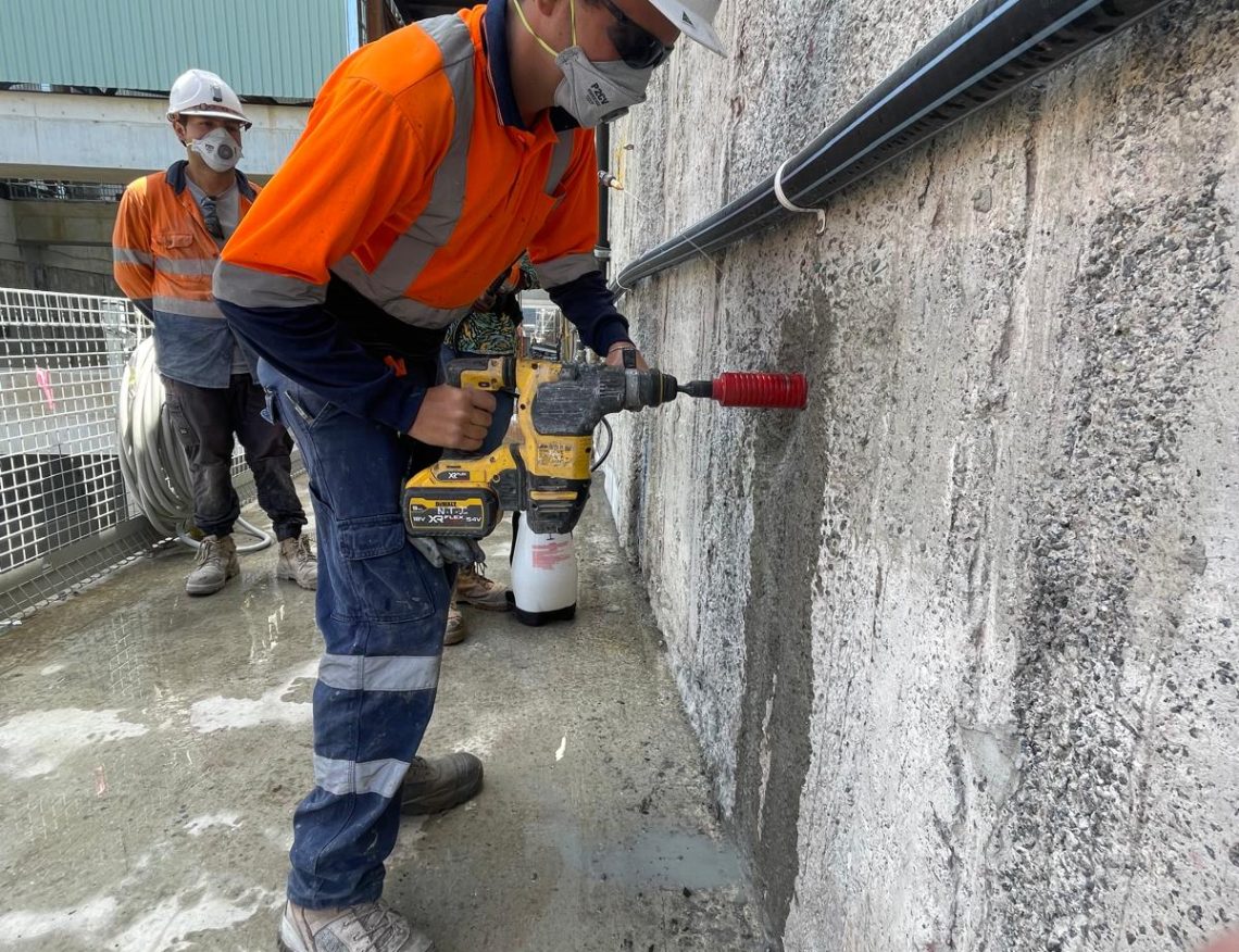 کرگیری دیوار گچی؛ دقیق، سبک، اما بسیار حساس