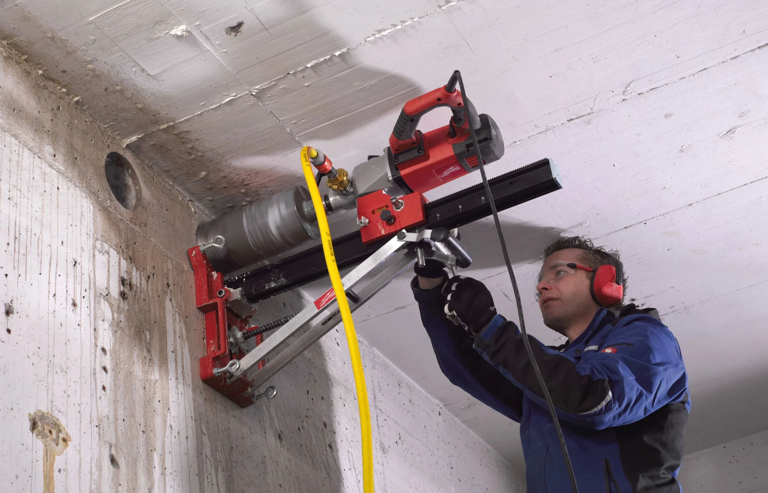 رعایت الزامات زیست‌محیطی و قانونی